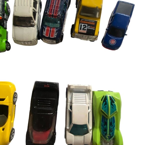33 Pc Lot Hot Wheels/Matchbox/Various Brands Diecast Toy Car Lot-GUC - Picture 5 of 8